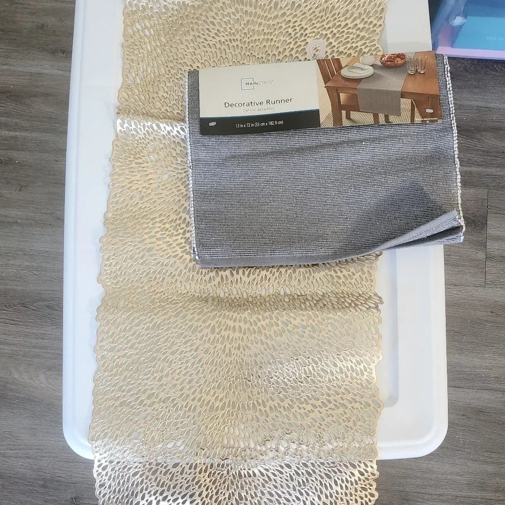 Decorative table runners silver and gold color